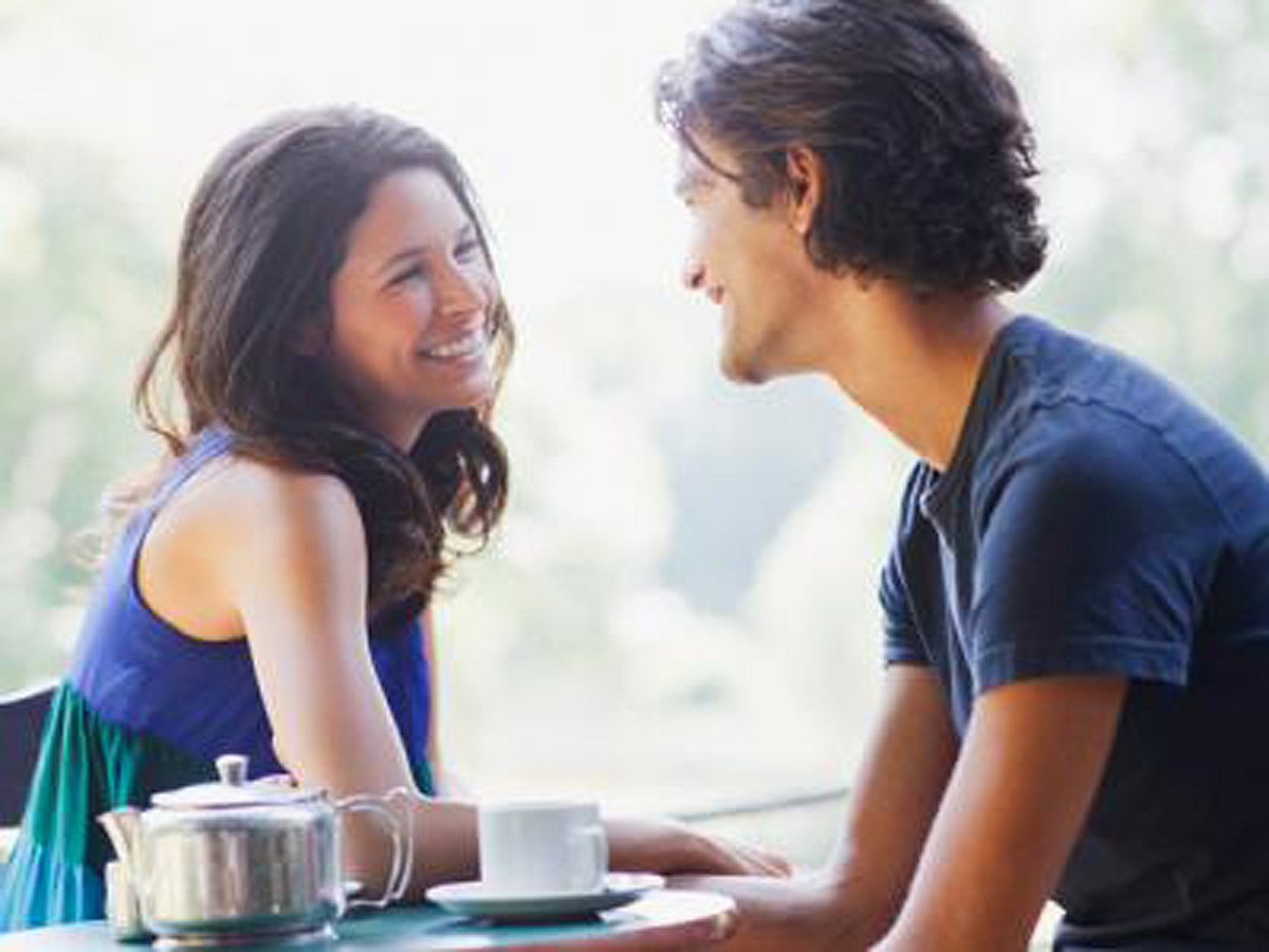 সততা দিয়ে নারীর বিশ্বস্ততা অর্জন করতে পারেন একজন পুরুষ। ছবিটি প্রতীকী।