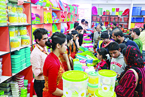 শুধু প্লাস্টিকের বাটি, মগ, জগ, চেয়ার, টেবিল, র্যাকই নয়, বিভিন্ন ধরনের চেয়ার-টেবিল, স্কুলের বেঞ্চ, খাবার টেবিল, খাটের বিক্রিও ভালো