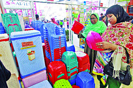 বিদেশের চেয়ে দেশি পণ্যের দিকেই বেশি আগ্রহ ক্রেতাদের