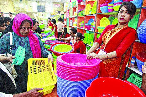 ধাতব পণ্যের পরিবর্তে প্লাস্টিক পণ্যের ব্যবহার বাড়ছে