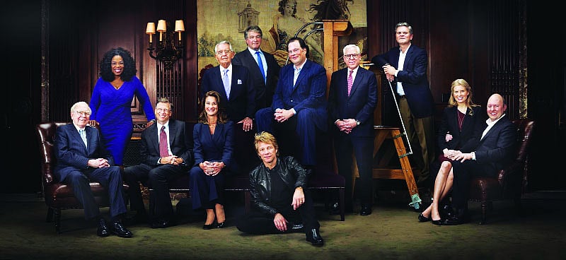 ফোর্বস সাময়িকীর ছবিতে জনকল্যাণকর কাজে এগিয়ে থাকা ধনকুবেররা। তাঁদের নিয়েই শতকোটিপতিদের অভিনব ক্লাবের শুরুর পরিকল্পনা ছিল: (বাঁ থেকে) ওয়ারেন বাফেট, অপরাহ উইনফ্রে, বিল গেটস, মেলিন্ডা গেটস, পিটার পিটারসন, লিওন ব্ল্যাক, জন বন জভি, মার্ক বেনিয়ফ, ডেভিড রুবেনস্টেইন, স্টিভ কেস, লরা অ্যান্ডারসন ও মার্ক অ্যান্ডারসন