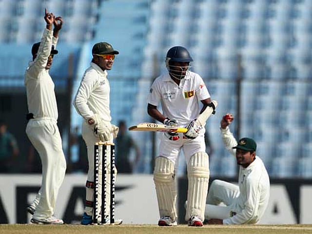 ১১ রান করেই সাজঘরে ফিরেছেন গত ম্যাচে সেঞ্চুরি করা কুশল সিলভা। ছবি: শামসুল হক