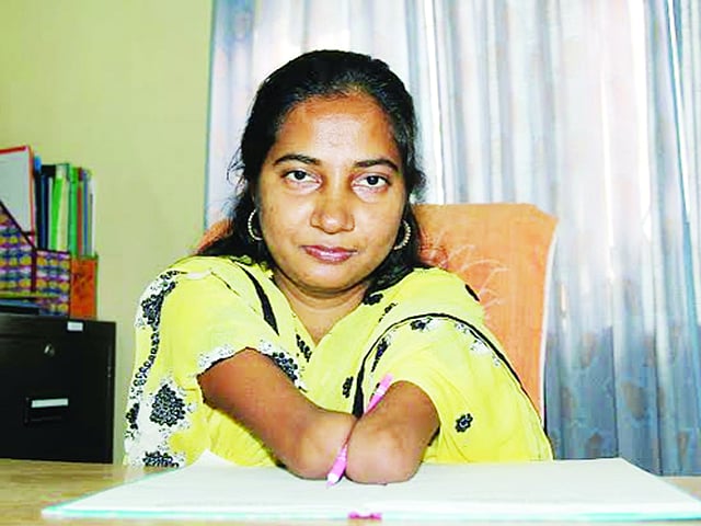 শারীরিক প্রতিবন্ধকতা থামাতে পারেনি সীমাকে