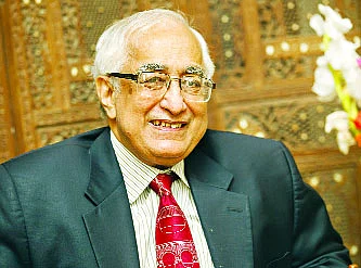 পছন্দের গাঢ় নীল ব্লেজার।  ছবি: কবির হোসেন