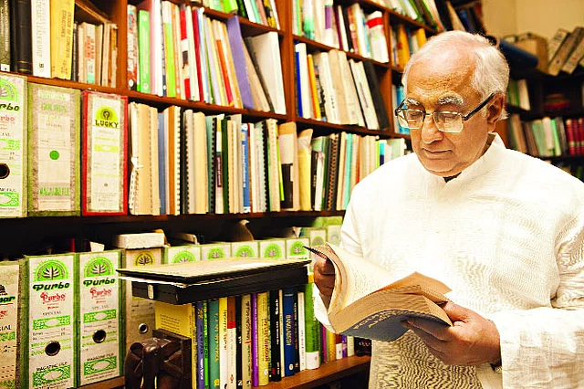 বই তাঁর সবসময়ের বন্ধু