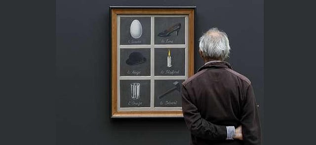 ২০১১ সালে সুইজারল্যান্ডের রাইখেন শহরের একটি প্রদর্শনীতে বিখ্যাত বেলজিয়ান শিল্পী রেনে মারগ্রিত্তের ‘দ্য ইন্টারপ্রিটেশন অব ড্রিমস’ দেখছেন এক দর্শক। ছবি: রয়টার্স।