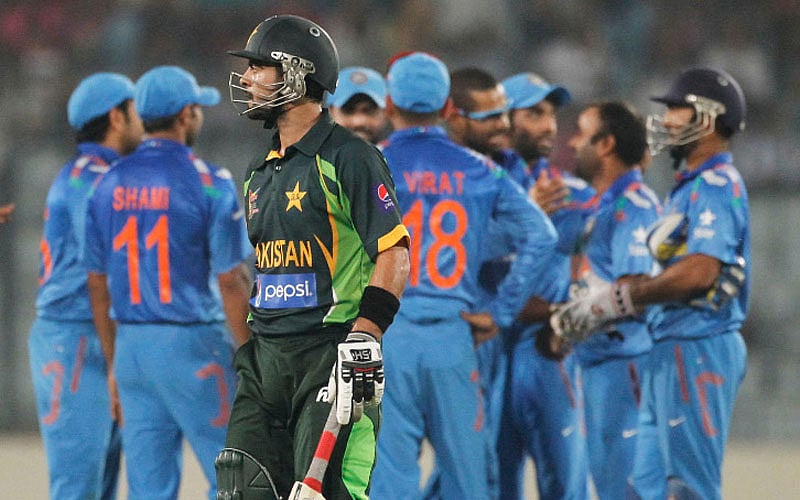 অমিত মিশ্রর শিকার হয়ে আহমেদ শেহজাদ ফিরছেন ম্লান বদনে। ছবি: রয়টার্স।