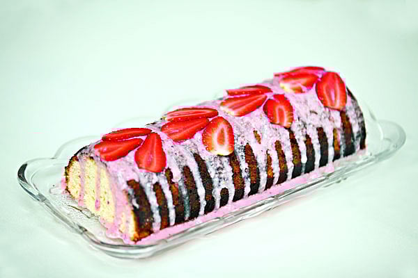 স্ট্রবেরি-দই কেক