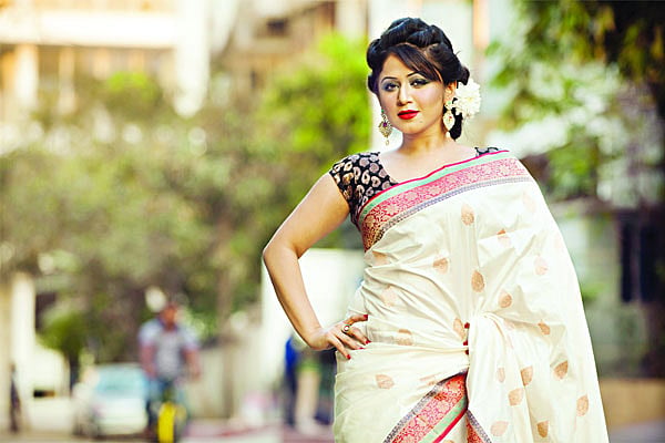 রং, নকশা, বৈচিত্র্যে অনন্য শখের একটি শাড়ি তো এমনই হওয়া চাই। মডেল: ফারিয়া, শাড়ি: মানিক বেনারসি, সাজ: কিউবেলা, ছবি: কবির হোসেন