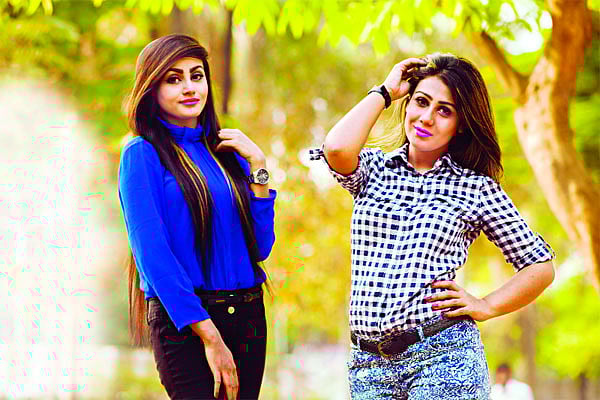 ত্বক ও চোখের রং অনুযায়ী বেছে নিন চুলের রং। মডেল: বৃষ্টি ও হূদি, ছবি: কবির হোসেন