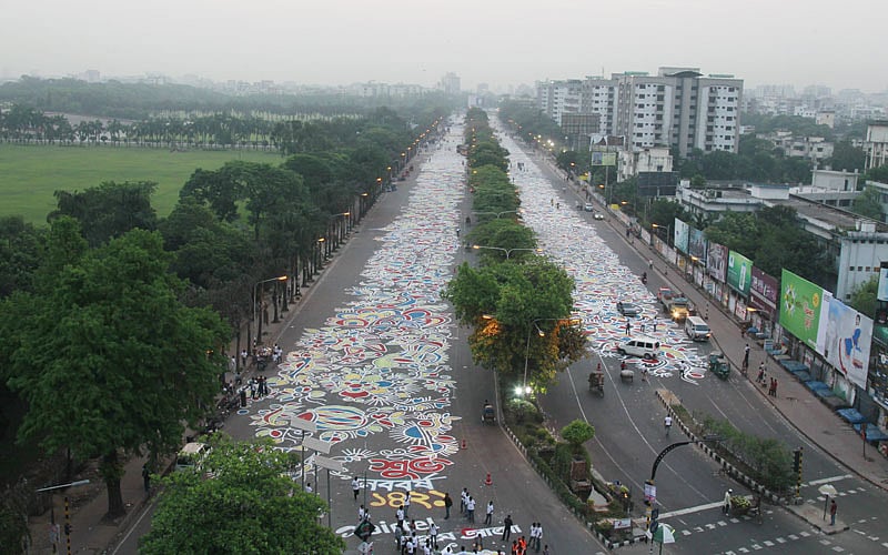 রাজধানীর মানিক মিয়া অ্যাভিনিউয়ে এয়ারটেল-প্রথম আলো আয়োজিত আলপনায় বৈশাখ ছবি:সাহাদত পারভেজ