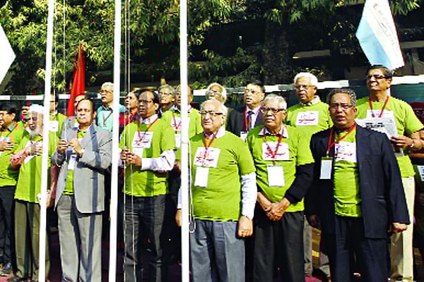 জাতীয় সংগীতের সঙ্গে জাতীয় পতাকা উত্তোলন
