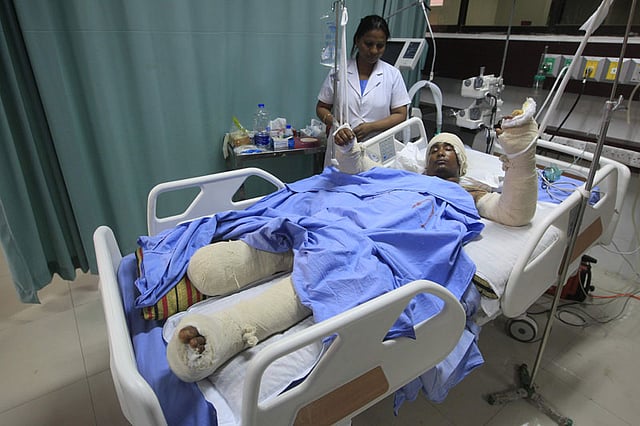 হাসপাতালে রাজশাহী বিশ্ববিদ্যালয়ের ছাত্রলীগ নেতা আবদুল্লাহ আল মাসুদ। ছবি: সাজিদ হোসেন