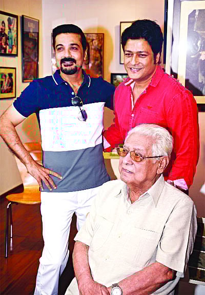 প্রখ্যাত চিত্রনির্মাতা বাসু চ্যাটার্জির সঙ্গে প্রসেনজিত্ ও ফেরদৌস