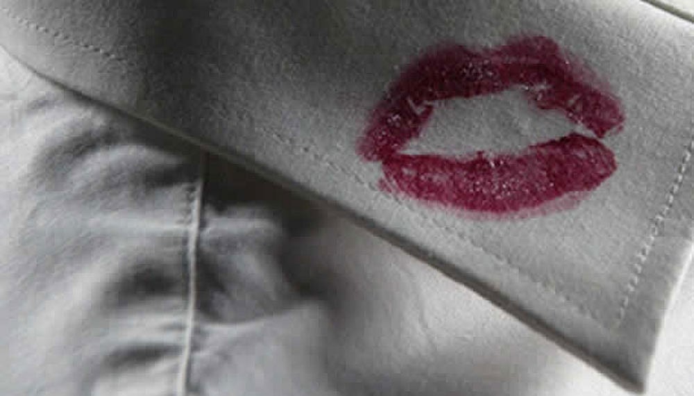 জরিপের ফলে বলা হয়েছে, সন্তানের ভবিষ্যত্ মঙ্গল বিবেচনা করে বিবাহিত জীবনে স্বামী-স্ত্রীর পরস্পরের প্রতি বিশ্বস্ত থাকা উচিত। অন্যথায় এর প্রভাব ছেলে-মেয়ের চরিত্রের ওপরও পড়তে পারে। ছবিটি প্রতীকী।