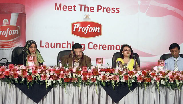 সংবাদ সম্মেলনে উপস্থিত আবুল খায়ের গ্রুপের ব্র্যান্ড ডিরেক্টর নওশাদ করিম চৌধুরী ও অন্যরা। ছবি: বিজ্ঞপ্তি