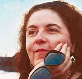 স্ট্যানলি অ্যান ডানহ্যাম (জন্ম: ২৯ নভেম্বর ১৯৪২, মৃত্যু: ৭ নভেম্বর ১৯৯৫)। পেশায় নৃবিজ্ঞানী। যুক্তরাষ্ট্রের প্রথম কৃষ্ণাঙ্গ প্রেসিডেন্ট বারাক ওবামার মা।