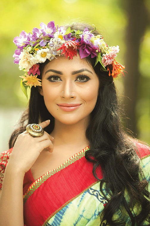 এই গরমে ত্বক পরিষ্কার রাখতে ফেসিয়াল করাতে পারেন৷ মডেল: পিয়া বিপাশা৷ ছবি: নকশা