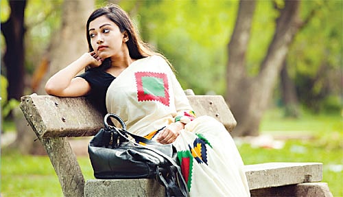 একা নাকি নতুন জীবন—নিজের সঙ্গে বোঝাপড়া চলে নিরন্তর৷ ছবিটি প্রতীকী৷ মডেল: তরী৷ ছবি: কবির হোসেন