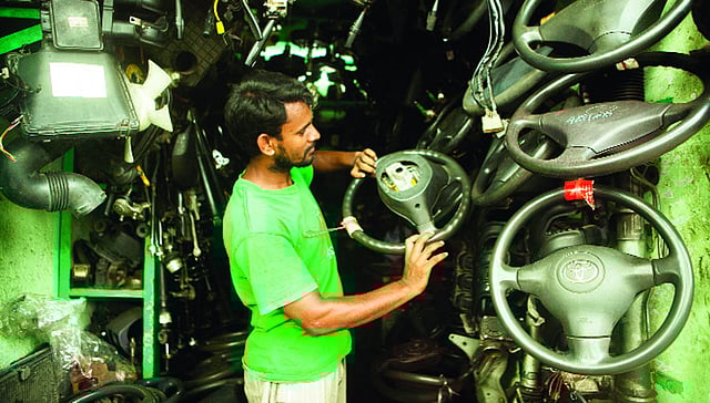 পুরোনো যন্ত্রাংশ মেলে ধোলাইখালে গেলে