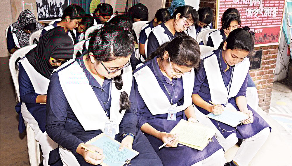 ‘জাদুঘর’ নিয়ে একটি অনুচ্ছেদ লেখো