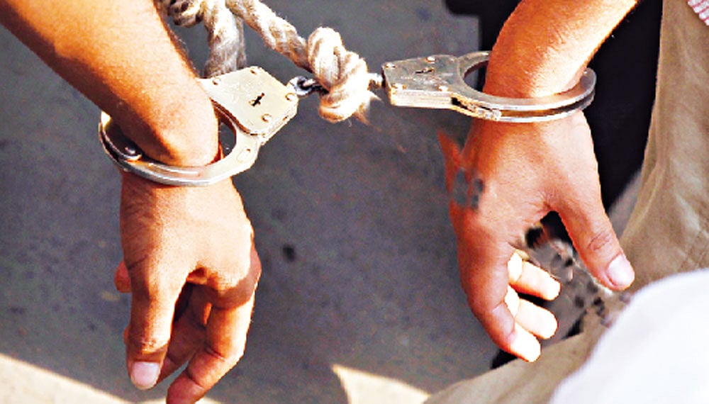 কাউকে গ্রেপ্তার করতে হলে কারণ জানাতে হবে৷ ছবি: অধুনা