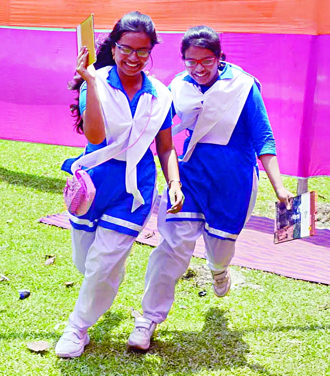 আমরা দুজনেই পুরস্কার পেয়েছি