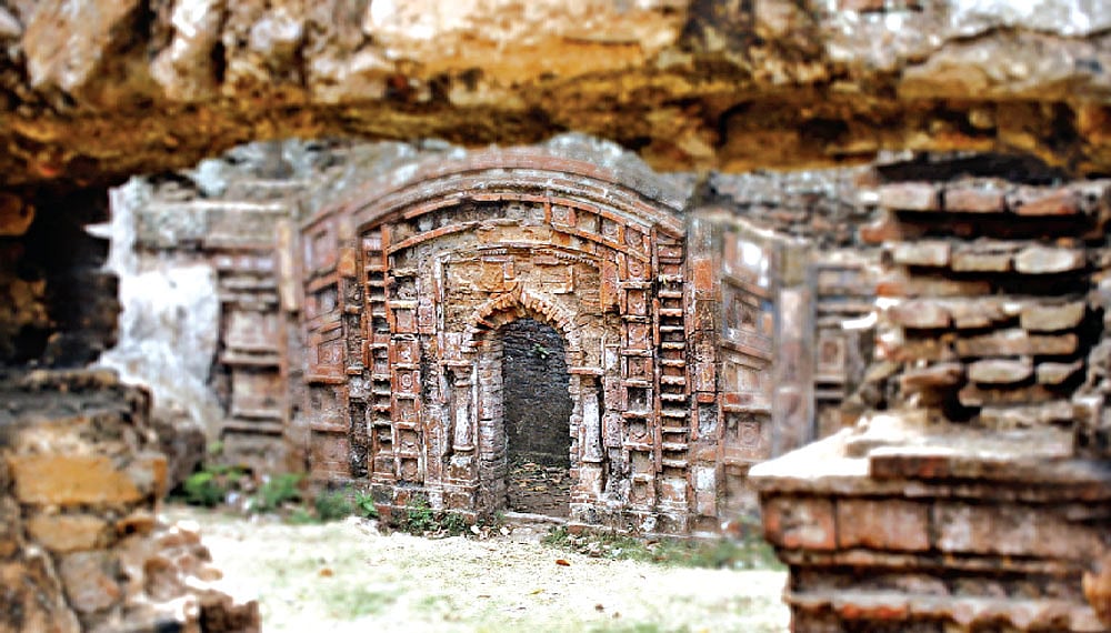 এখনো নাটোর রাজবাড়ির নানা অংশে পুরোনো ঐতিহ্যের ছোঁয়া। ছবি: লেখক