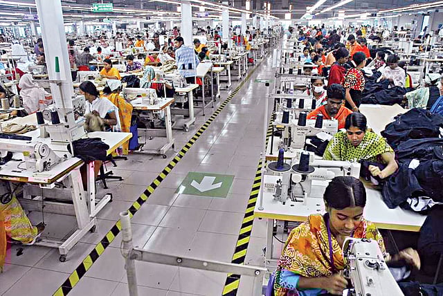 পোশাক খাতে কর্মরত শ্রমিকের হিসাব নিয়ে রয়েছে বিভ্রান্তি