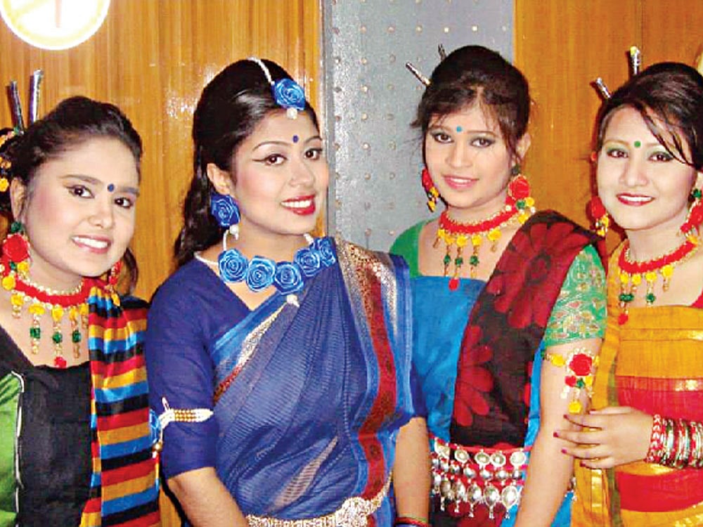 মঞ্চ মাতিয়ে রেখেছিলেন আহসানউল্লাহ বিজ্ঞান ও প্রযুক্তি বিশ্ববিদ্যালয়ের এইসব শিক্ষার্থীরা