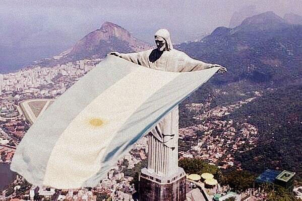 নিজের টুইটারে এই ছবিটিই পোস্ট করেছেন ডি মারিয়া