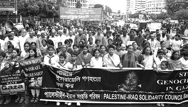 ইসরায়েলে গণহত্যার প্রতিবাদে ঢাকায় বিক্ষোভ মিছিল