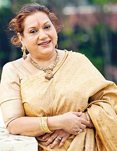 সোনালি সিল্ক শাড়ি তাঁর প্রিয়