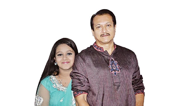 মেয়ে দীঘির সঙ্গে সুব্রত