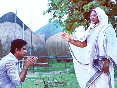 বৃদ্ধাশ্রম নাটকে হিল্লোল ও খালেদা আক্তার কল্পনা