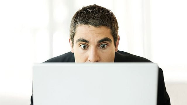 চোখের সুরক্ষায় নিয়মিত পলক ফেলা উচিত