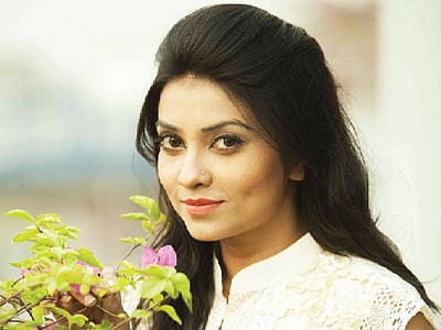 মডেল: ইষিকা, ছবি: নকশা