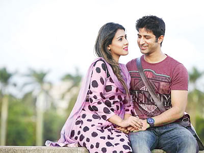 প্রেম যত গভীর হবে, প্রেম নিবেদনের সুযোগ ততই সহজ। মডেল হয়েছেন হৃদি ও ইমরান