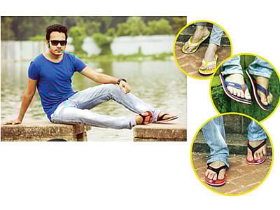 রাবারের পাতলা চটিও এখন ফ্যাশনের অন্যতম অনুষঙ্গ।  মডেল: শুভ  কৃতজ্ঞতা: লোটো  ছবি: নকশা