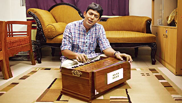 সময় পেলে গানও করেন