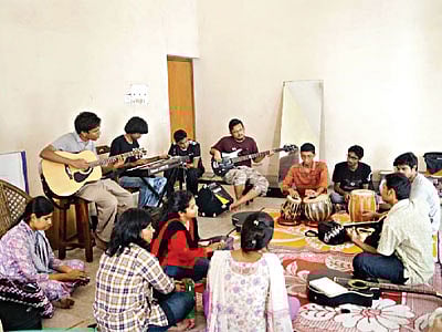 উৎসবের আর দেরি নেই, তাই প্রতিদিনই চলছে মূর্ছনার জমজমাট মহড়া