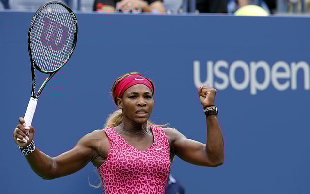 ইউএস ওপেনে এস্তোনিয়ার কাইয়া কানেপির বিপক্ষে পয়েন্ট পেয়ে আত্মবিশ্বাসী মার্কিন টেনিস তারকা সেরেনা উইলিয়ামস। ছবিটি সোমবার নিউইয়র্ক থেকে তোলা। ছবি: রয়টার্স