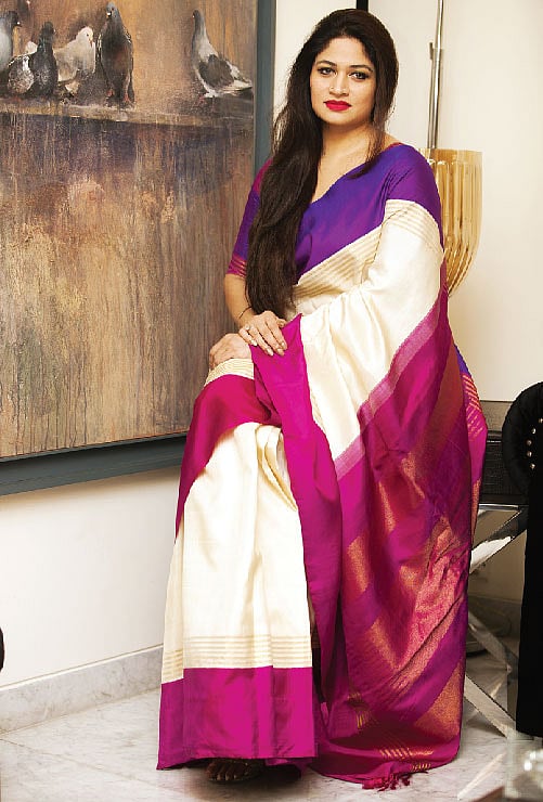 বেশির ভাগ সময় চুল ছেড়েই রাখেন