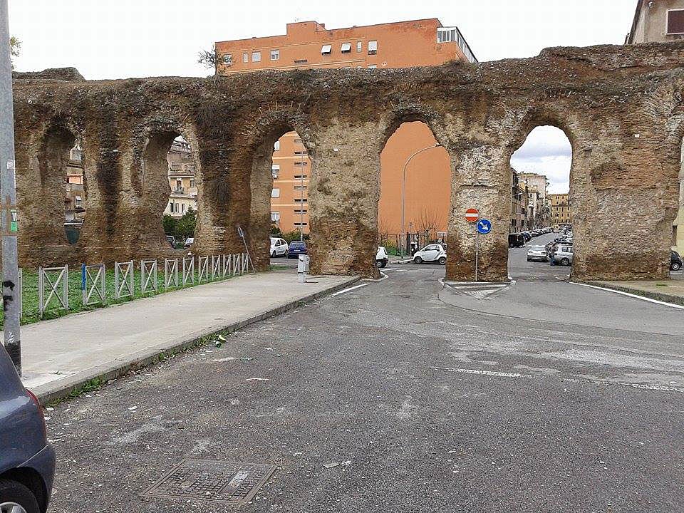 প্রাচীন সেই প্রাচীরের একাংশ