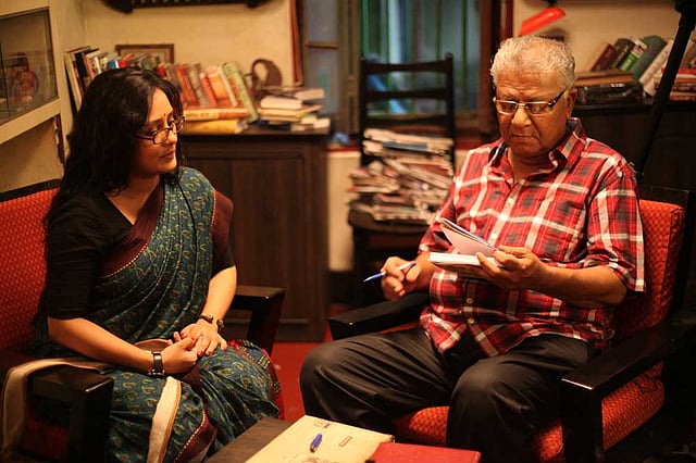 ‘পিছুটান’ নাটকের দৃশ্যে অপি করিম ও সমরেশ মজুমদার