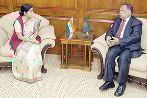 ভারতের পররাষ্ট্রমন্ত্রী সুষমা স্বরাজের সঙ্গে পররাষ্ট্রমন্ত্রী আবুল হাসান মাহমুদ আলী