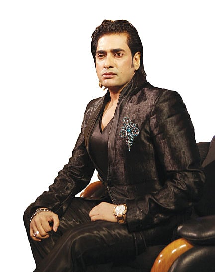 দেশ টিভিতে ঈদের দিন থেকে সাত দিন পর্যন্ত প্রতিদিন রাত নয়টায় প্রচারিত হবে টক শো ‘ফেস টু ফেস: অনন্ত জলিল’।  অনুষ্ঠানটির সঞ্চালক অনন্ত জলিল।