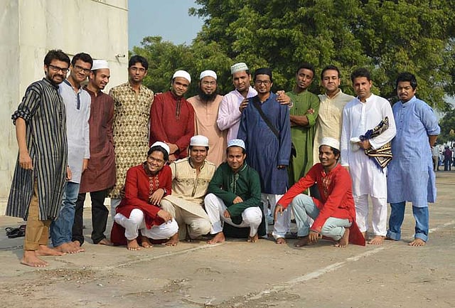 ঈদের নামাজ শেষে বাংলাদেশি শিক্ষার্থীরা