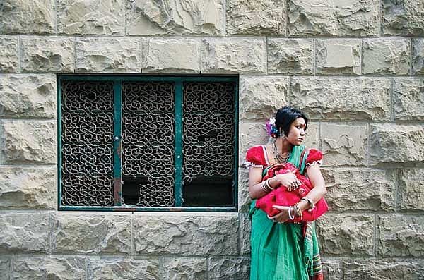 সিনেমার গোলাপীর সাজে কানাডার পথে বাংলাদেশের মেয়ে রাইসা আফ্রিদা