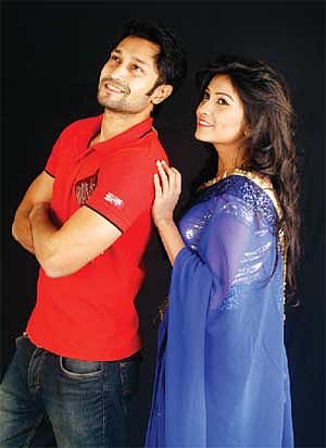 সরলতা আপনার সঙ্গীকে আরও কাছে টেনে আনবে। মডেল হেয়ছেন: ঈশিকা ও শুভ